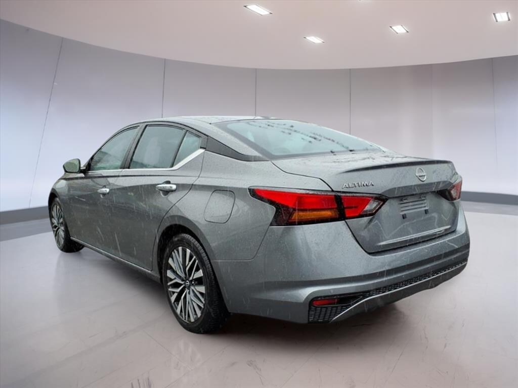 Used 2023 Nissan Altima 2.5 SV Sedan