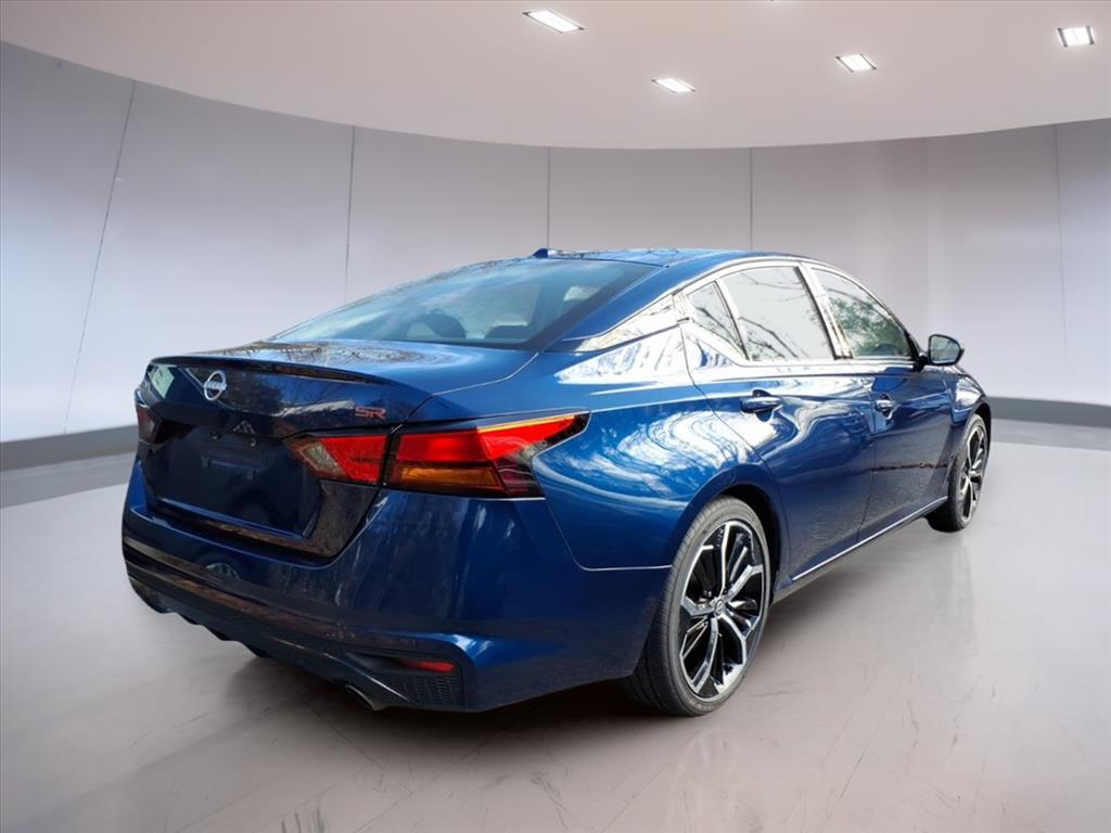 2023 Nissan Altima SR photo 4