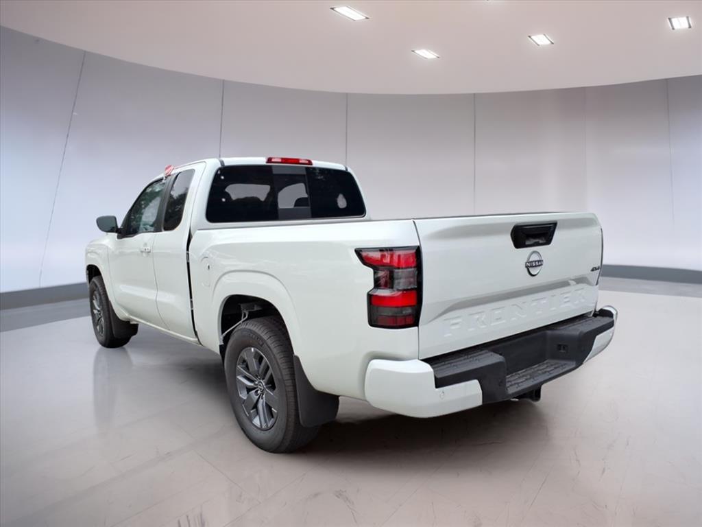 2025 Nissan Frontier SV photo 3