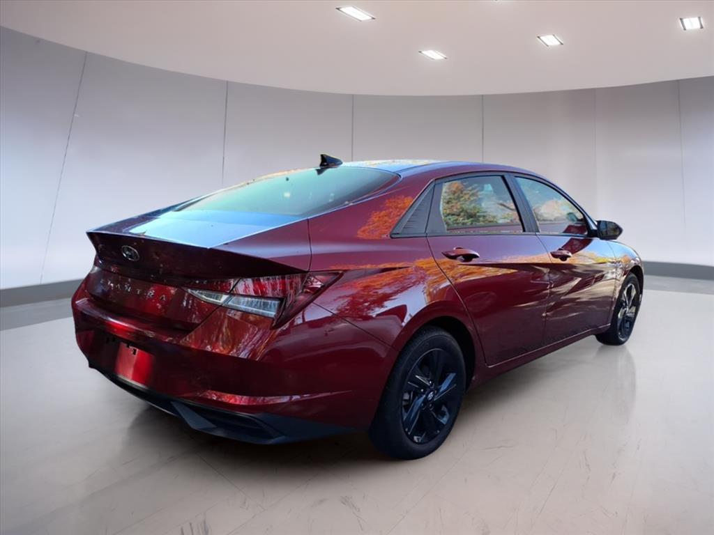 2023 Hyundai Elantra SEL photo 4