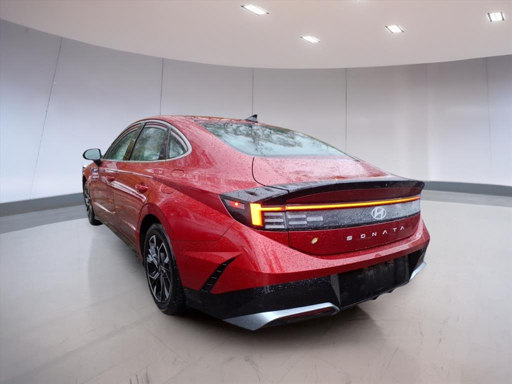 2025 Hyundai Sonata SEL photo 3