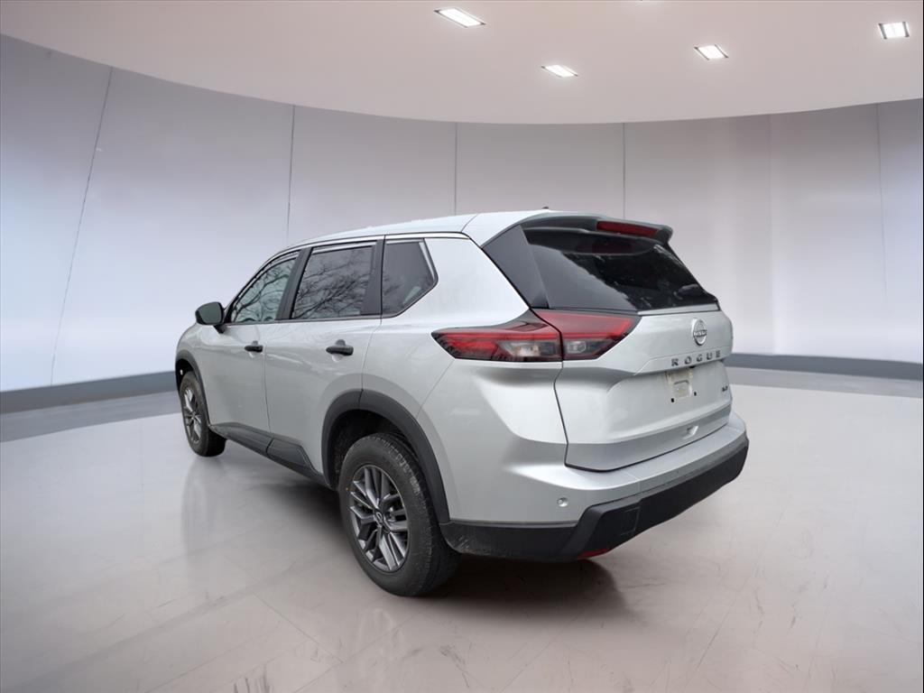 2024 Nissan Rogue S photo 2