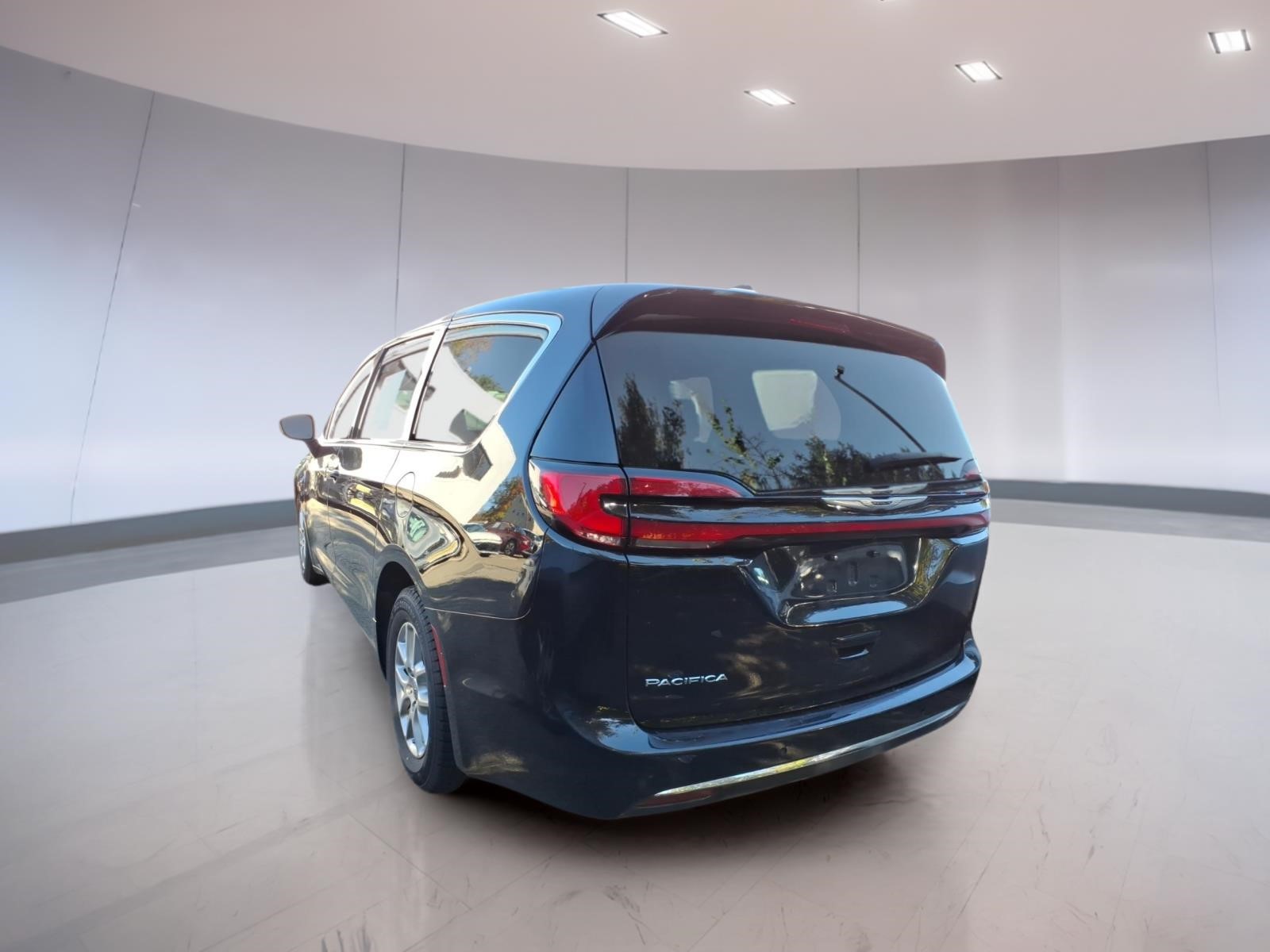 Used 2025 Chrysler Pacifica Select Van Passenger Van
