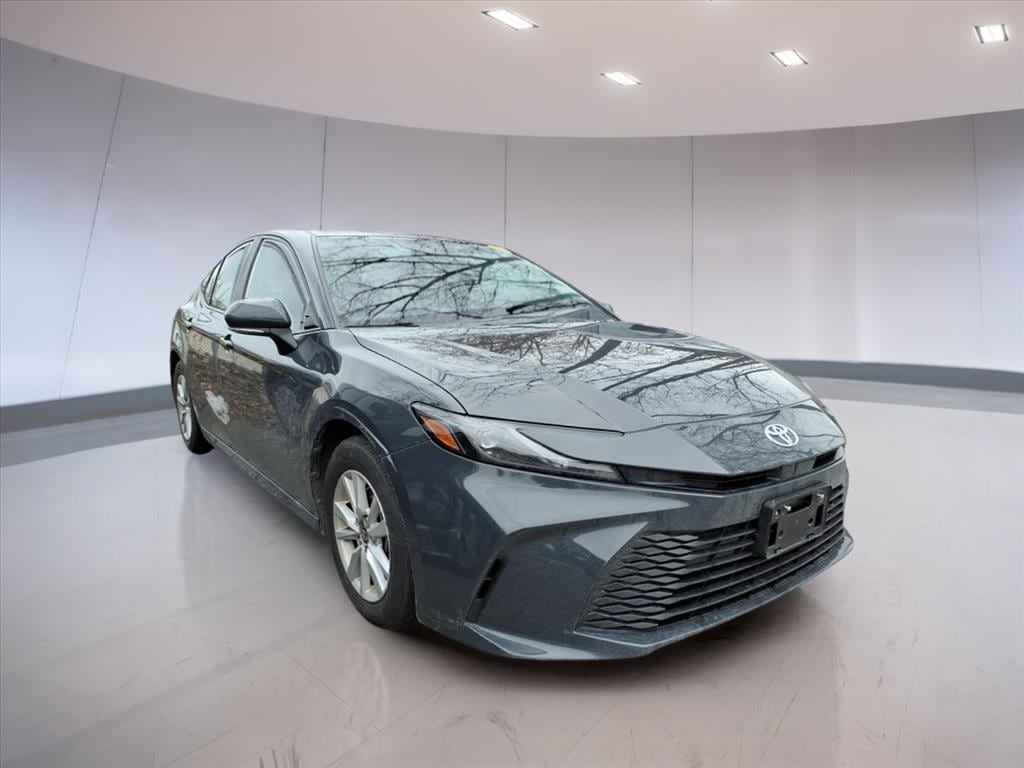 2025 Toyota Camry LE's photo
