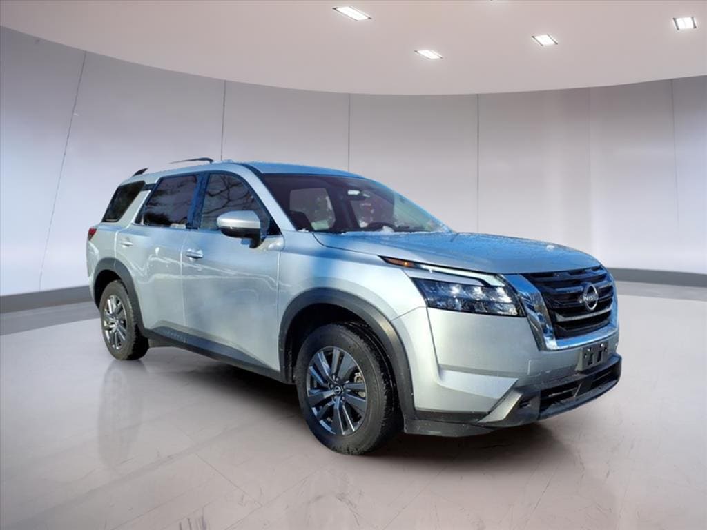 2025 Nissan Pathfinder SV's photo