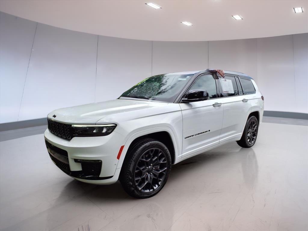 2023 Jeep Grand Cherokee Summit photo 2
