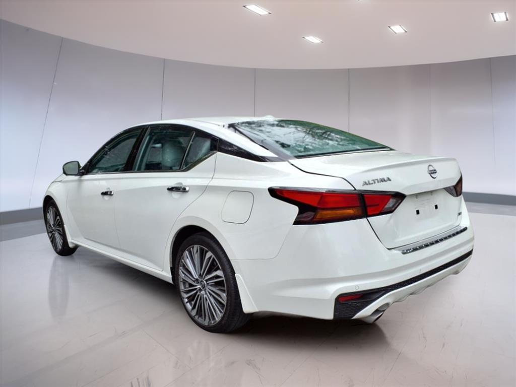2023 Nissan Altima SL photo 3