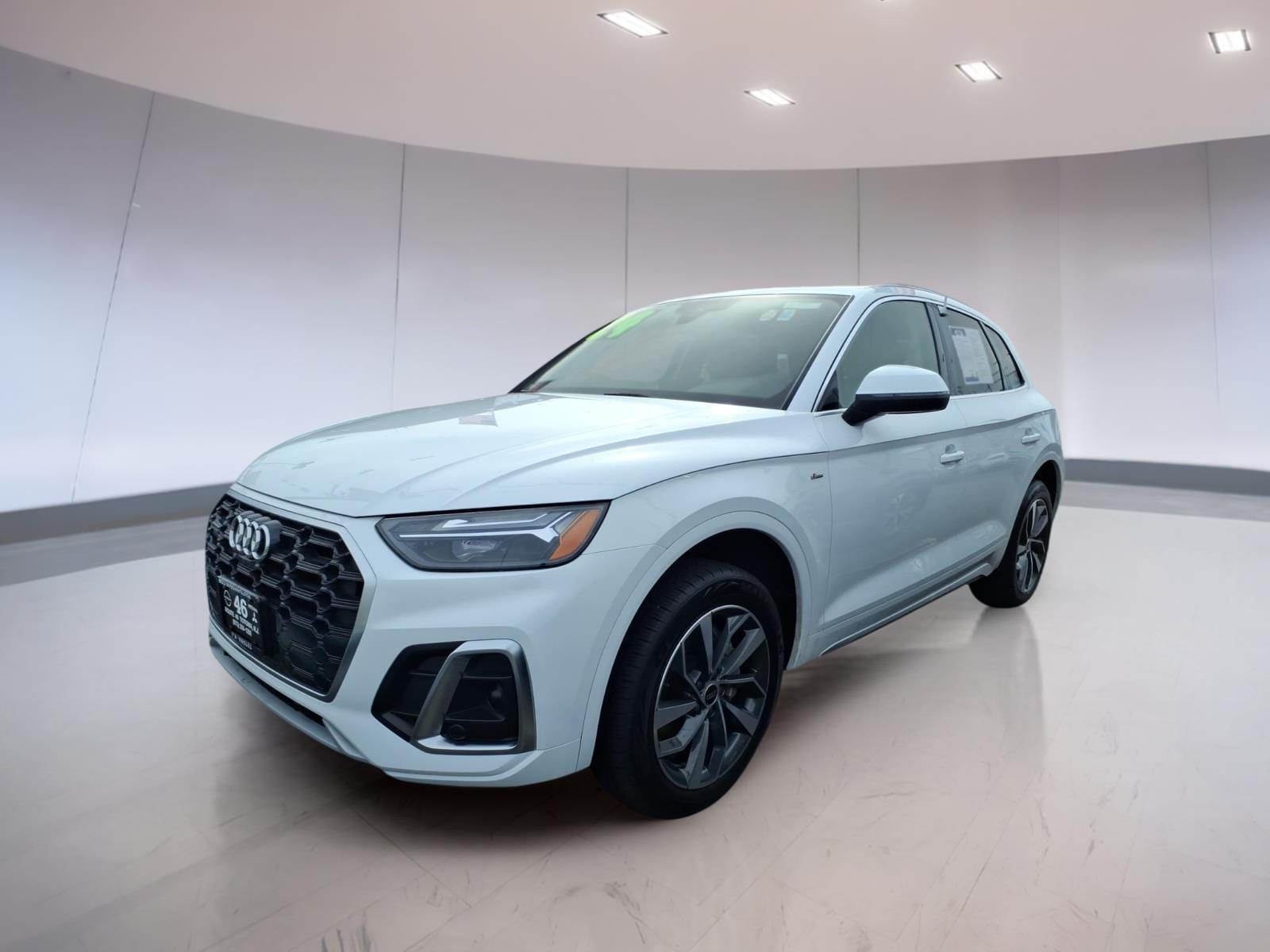 View vehicle photo 2