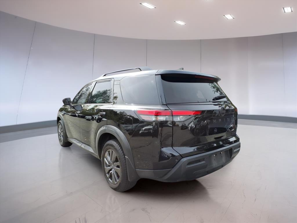 2022 Nissan Pathfinder SV photo 3