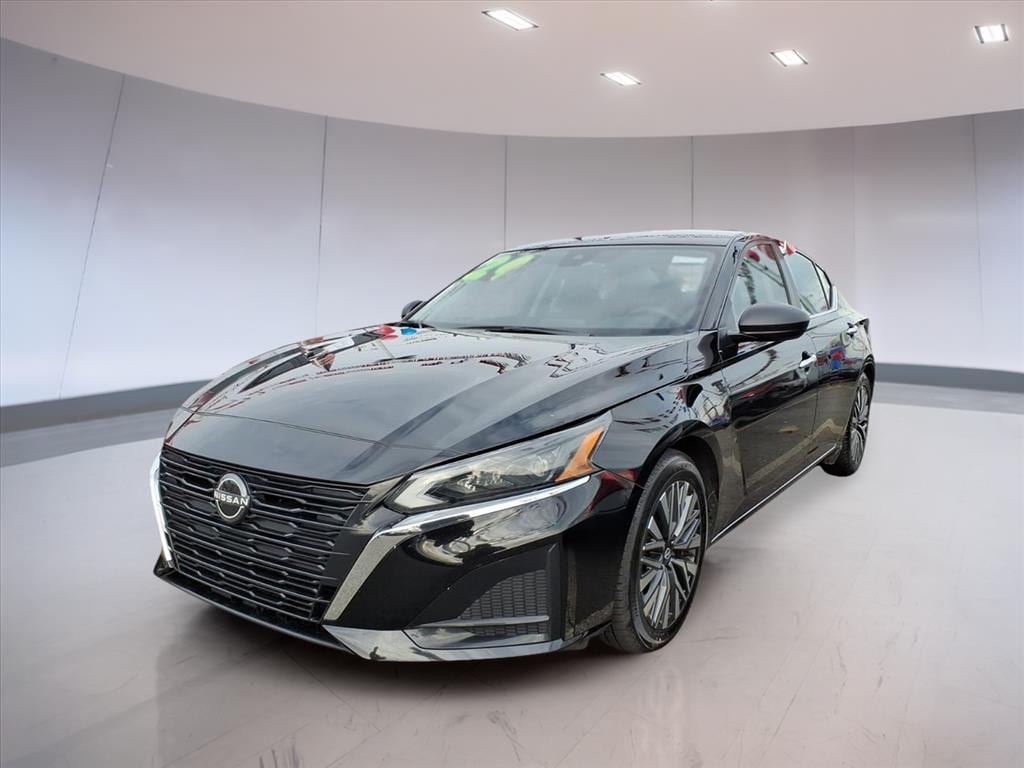 Used 2024 Nissan Altima 2.5 SV Sedan