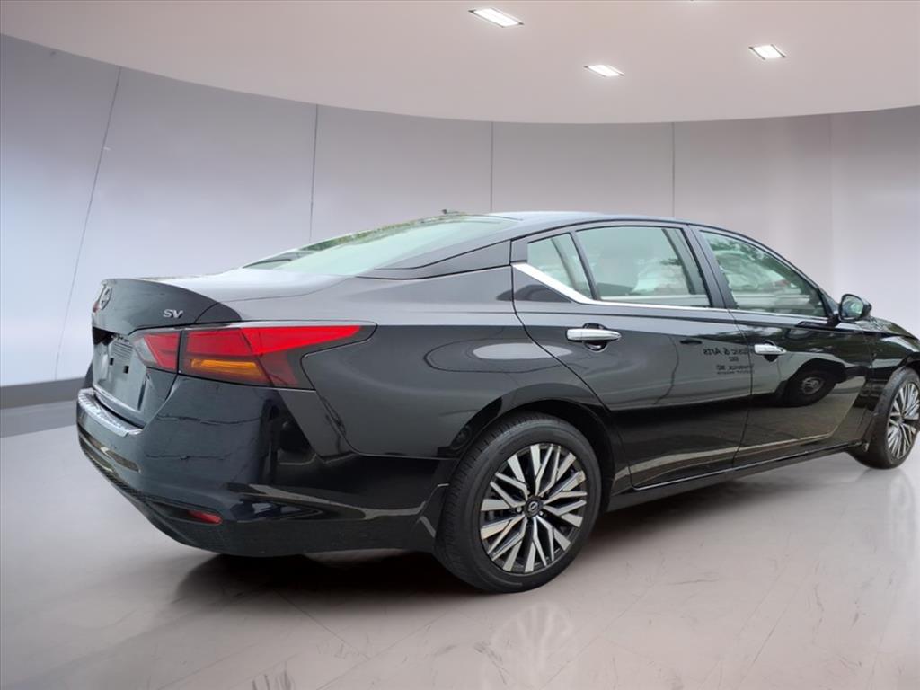 2023 Nissan Altima 2.5 SV photo 4