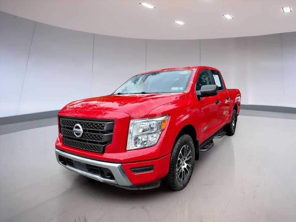 2022 Nissan Titan SV photo 2
