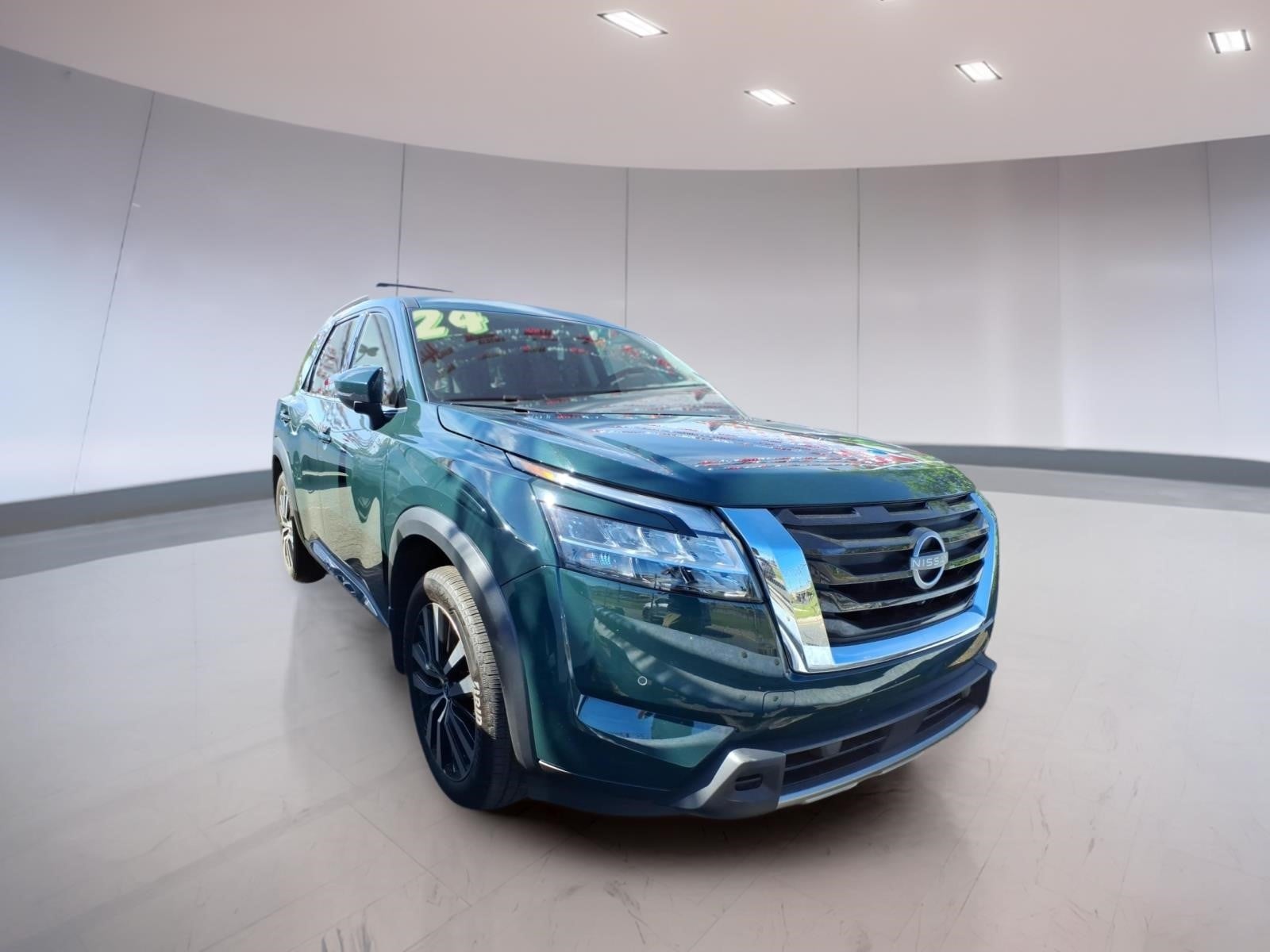 2024 Nissan Pathfinder Platinum 4WD's photo