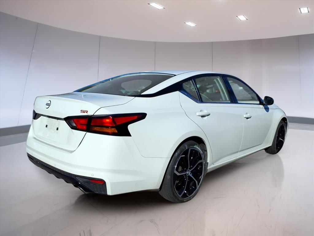 2023 Nissan Altima 2.5 SR photo 4