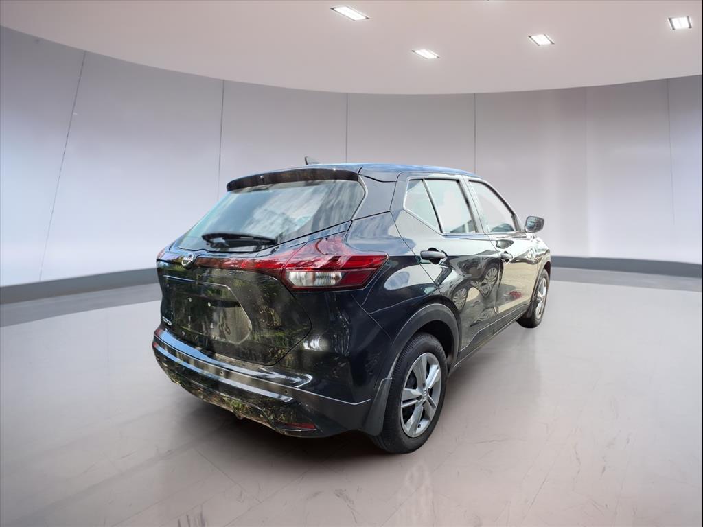 2025 Nissan Kicks Play S photo 2