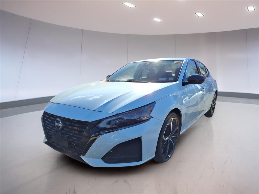 2023 Nissan Altima 2.5 SR photo 2