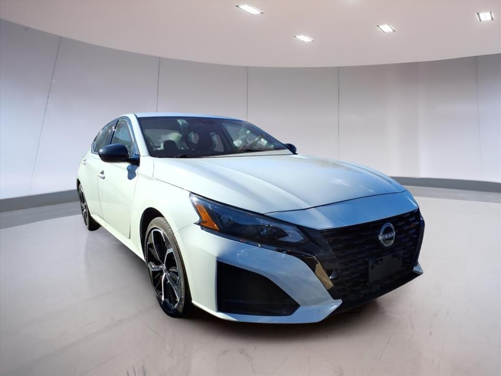 Used 2023 Nissan Altima 2.5 SR Sedan