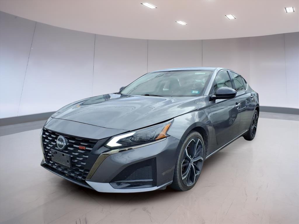 2023 Nissan Altima 2.5 SR photo 2