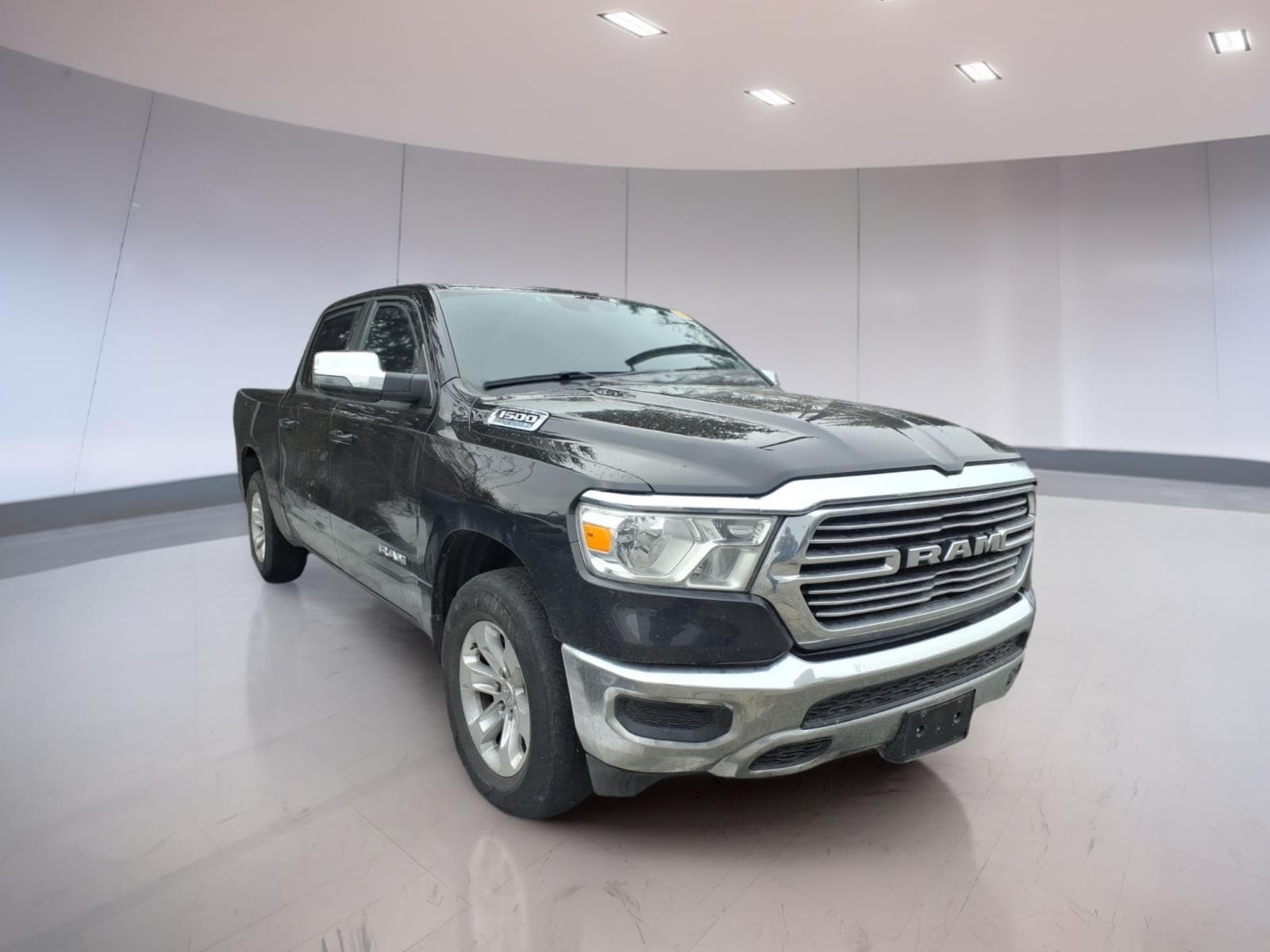 2024 RAM 1500 Laramie 4x4 Crew Cab 5'7's photo