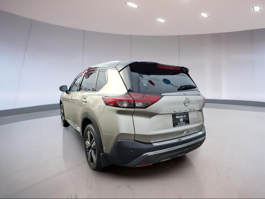 2022 Nissan Rogue SL photo 3