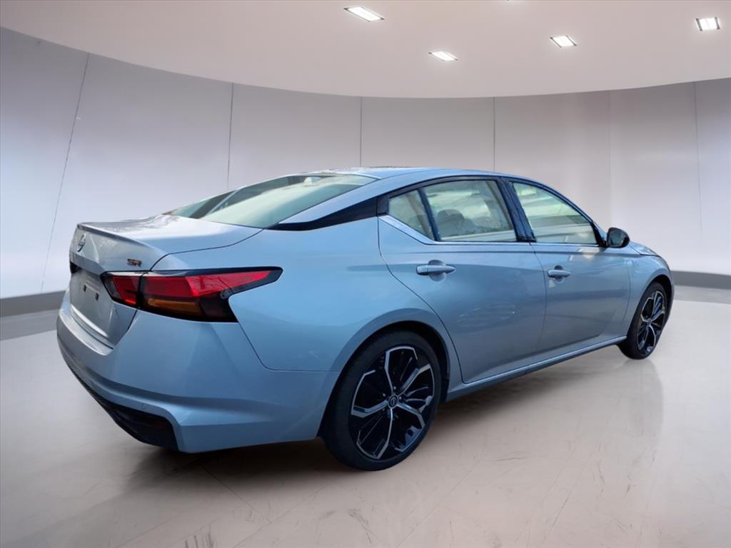2023 Nissan Altima 2.5 SR photo 4