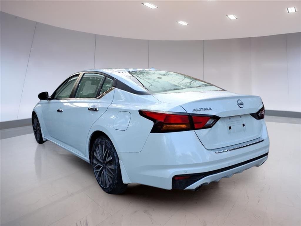 Used 2023 Nissan Altima 2.5 SV Sedan