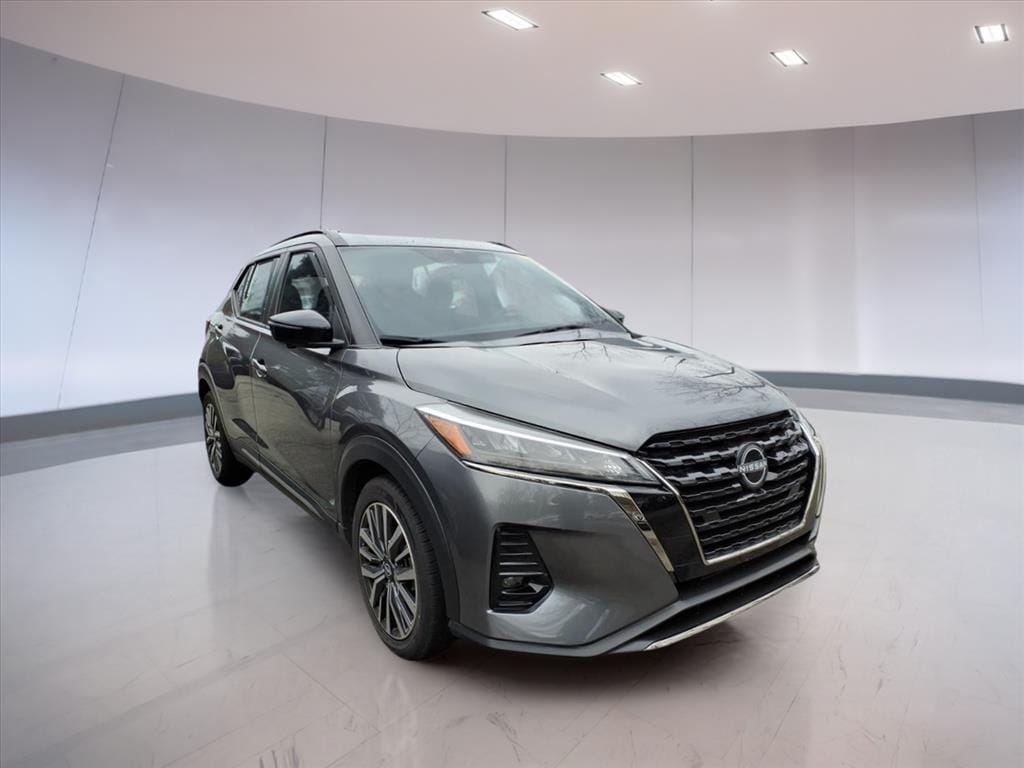 2024 Nissan Kicks SR's photo