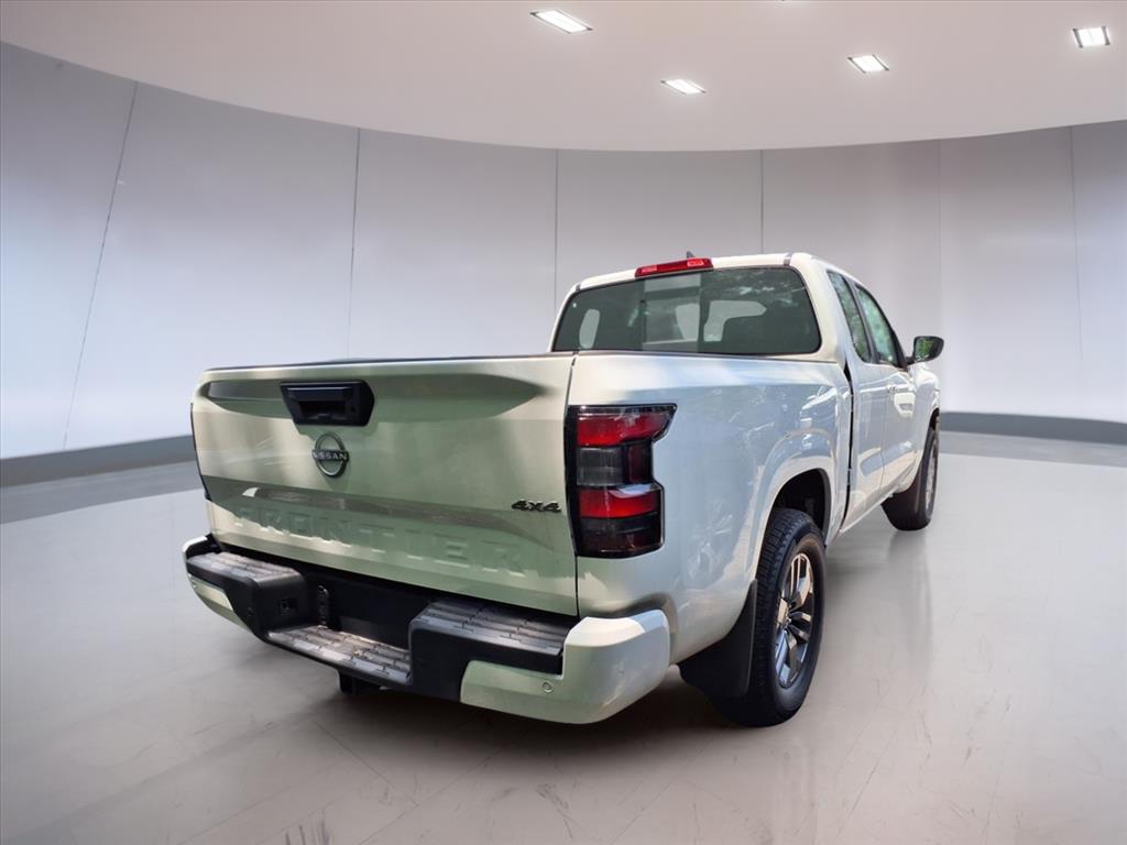 2025 Nissan Frontier SV photo 4