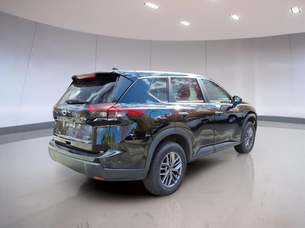 Used 2024 Nissan Rogue S SUV