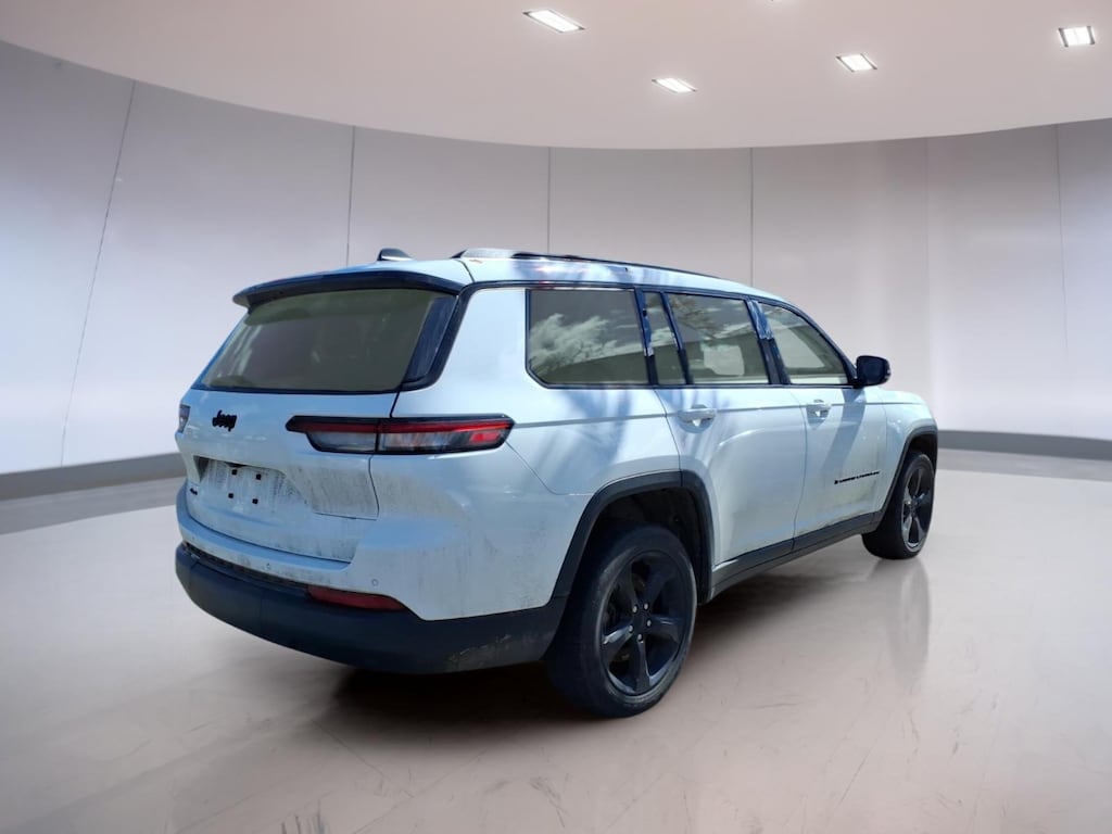 Used 2023 Jeep Grand Cherokee Altitude SUV