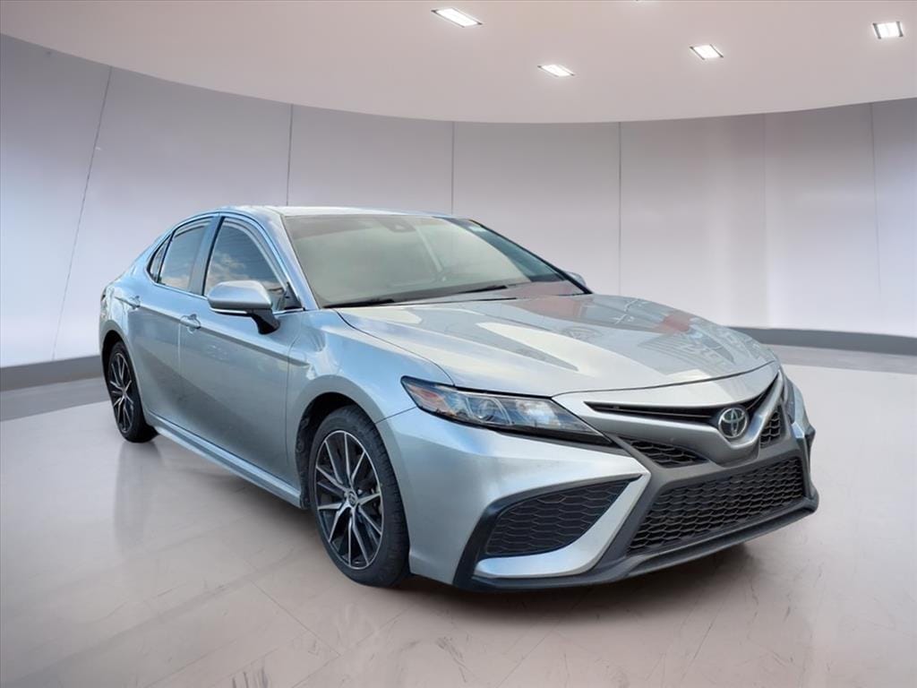 2024 Toyota Camry SE's photo