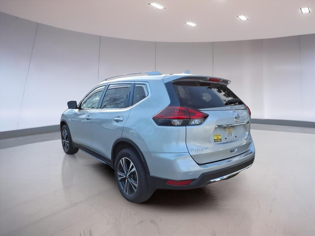 2019 Nissan Rogue SV photo 3