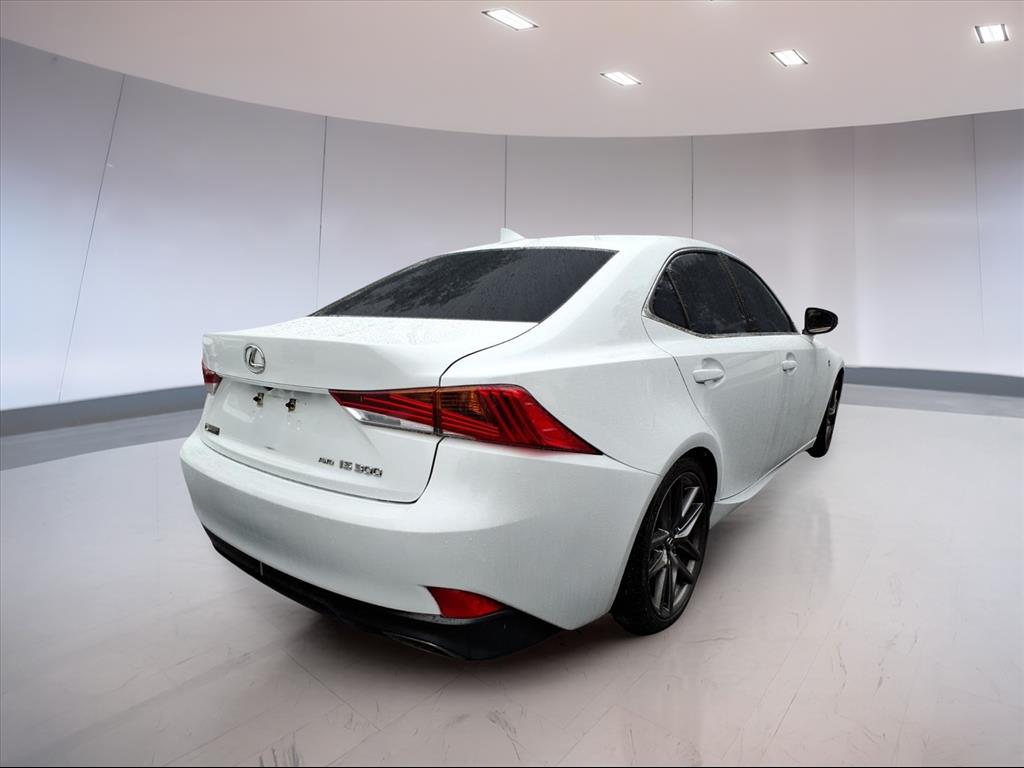 2019 Lexus IS 300 photo 4