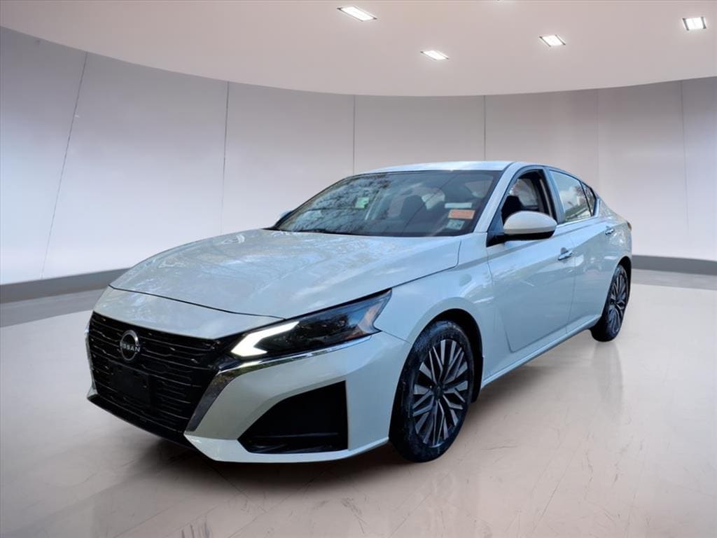 Used 2023 Nissan Altima 2.5 SV Sedan
