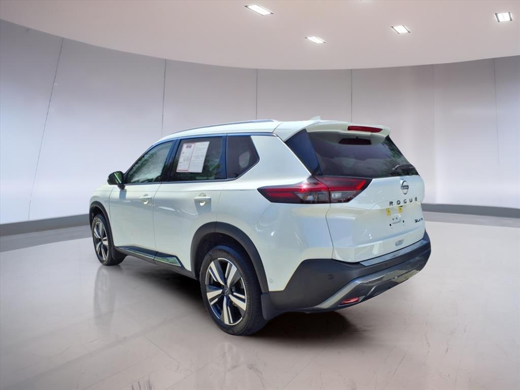 2023 Nissan Rogue SL photo 2