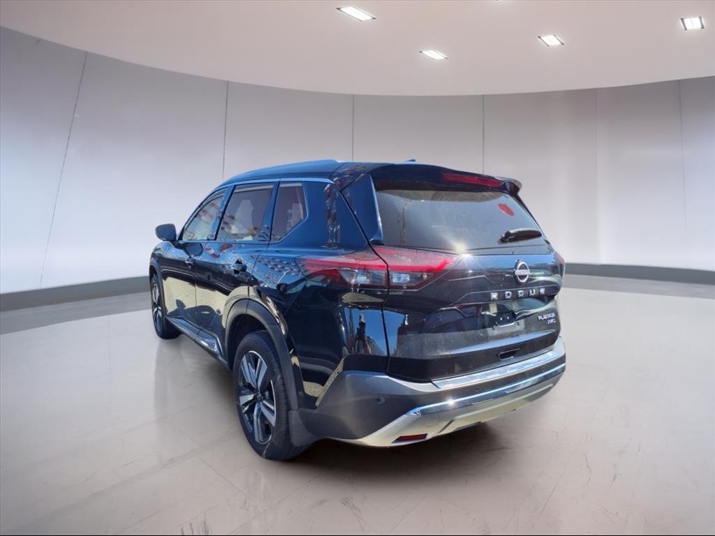 2023 Nissan Rogue Platinum photo 3