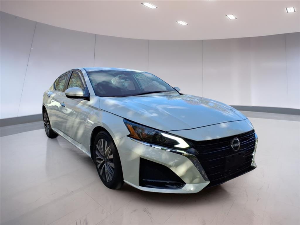 Used 2023 Nissan Altima 2.5 SV Sedan
