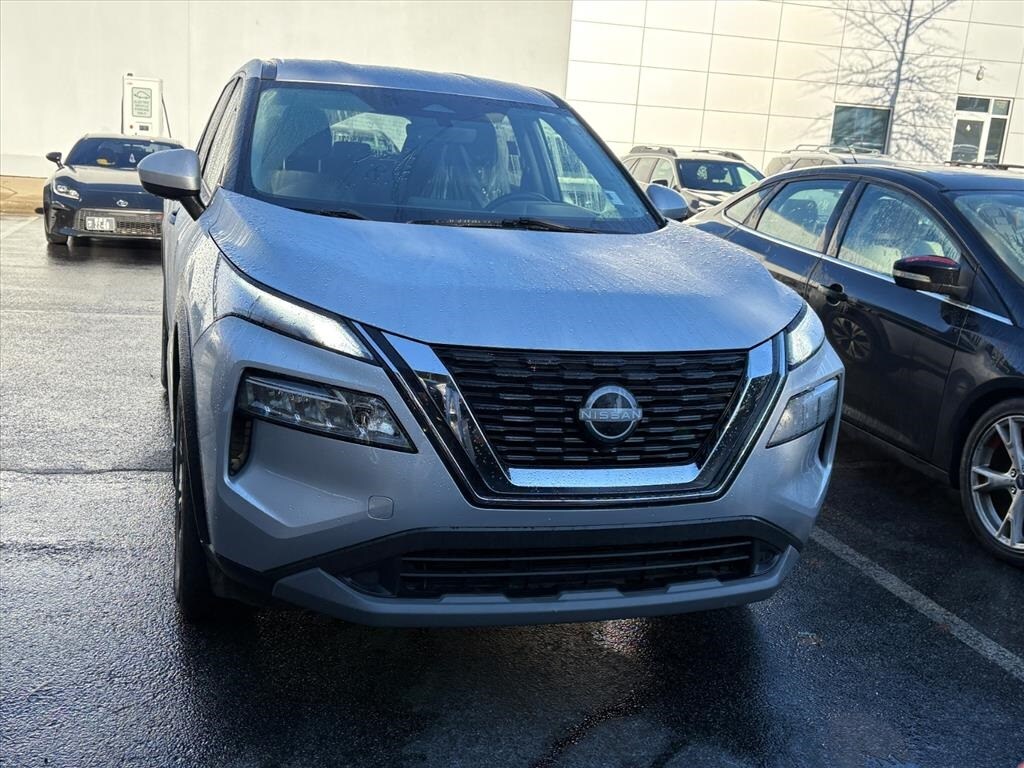 2023 Nissan Rogue SV photo 2