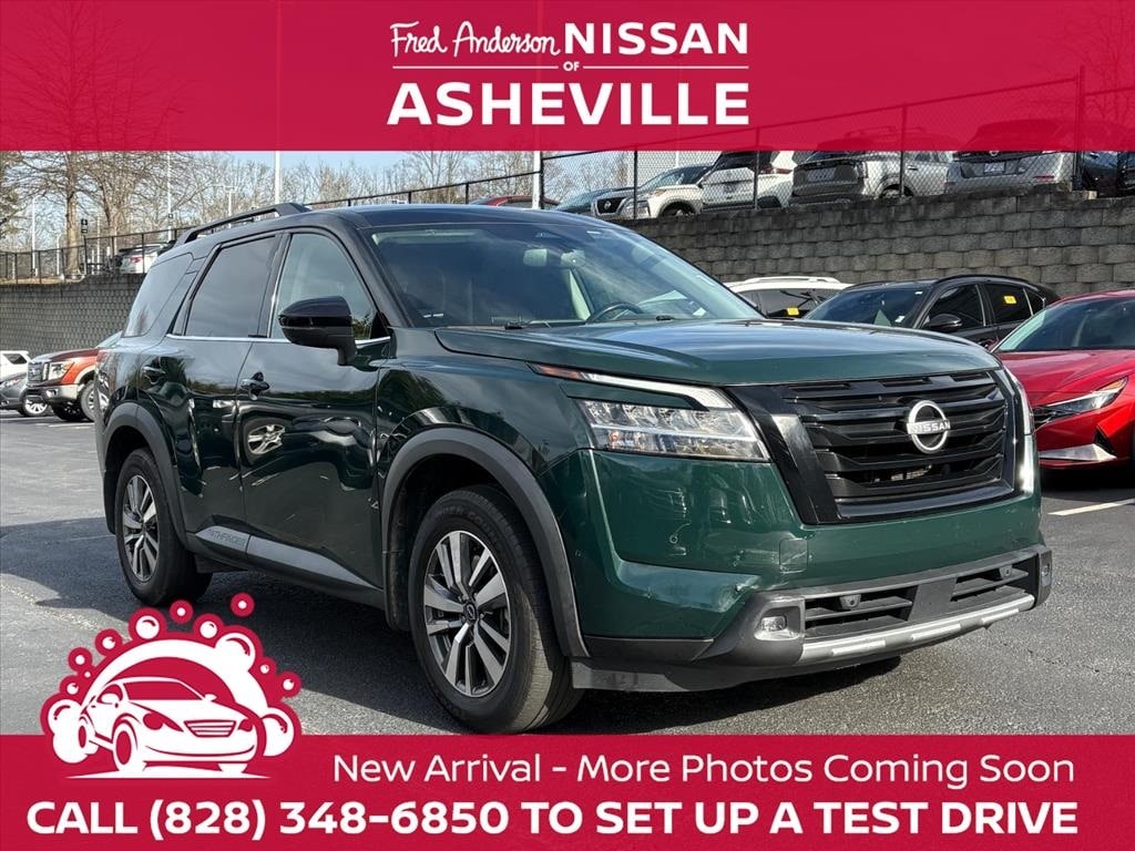 2022 Nissan Pathfinder SL's photo