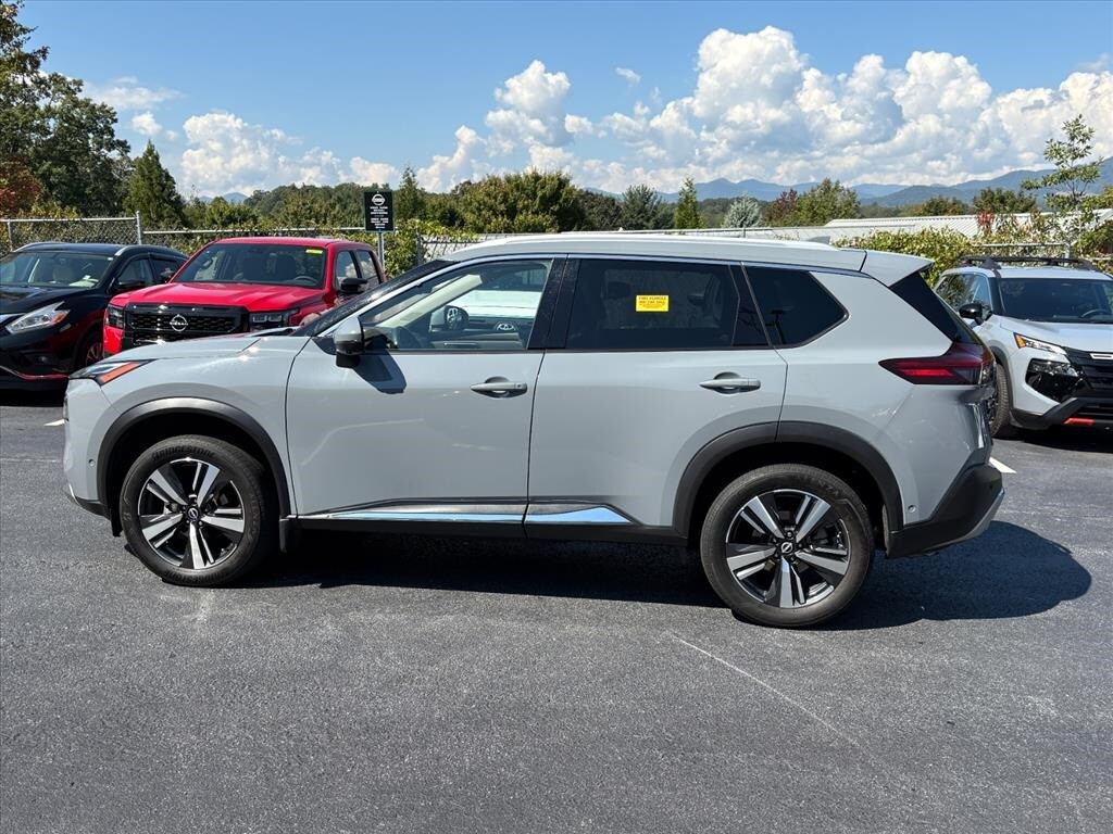 2023 Nissan Rogue Platinum photo 3