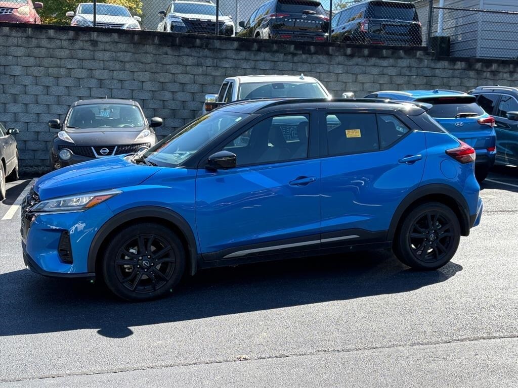 2024 Nissan Kicks SR photo 3