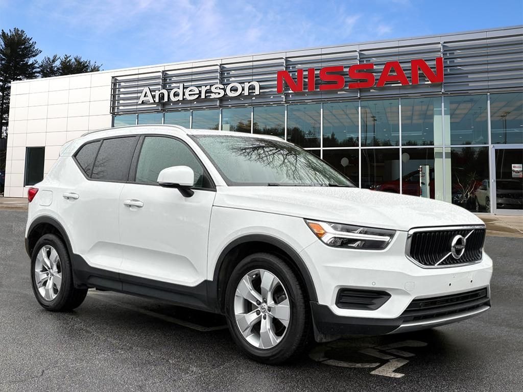 Used 2020 Volvo XC40 Momentum SUV