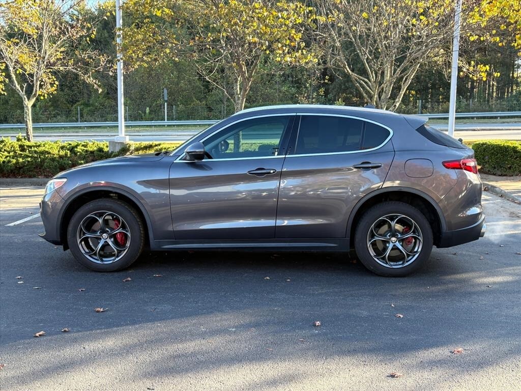 2018 Alfa Romeo Stelvio Ti photo 3