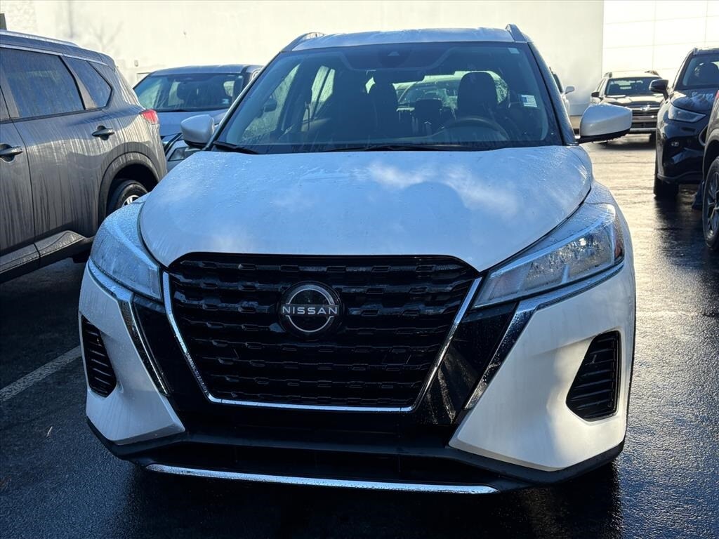 2022 Nissan Kicks SV photo 2