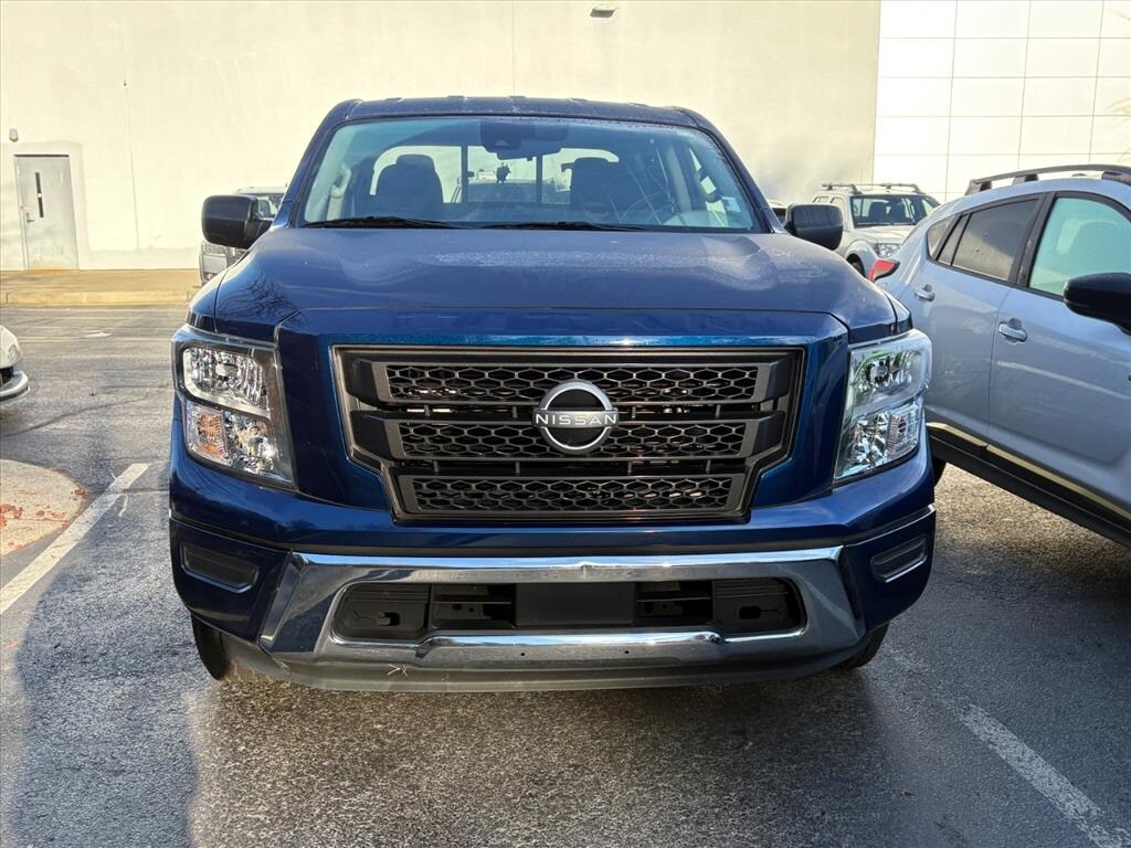 2023 Nissan Titan SV photo 2
