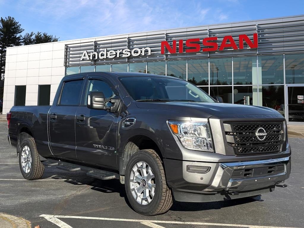 2024 Nissan Titan XD SV's photo