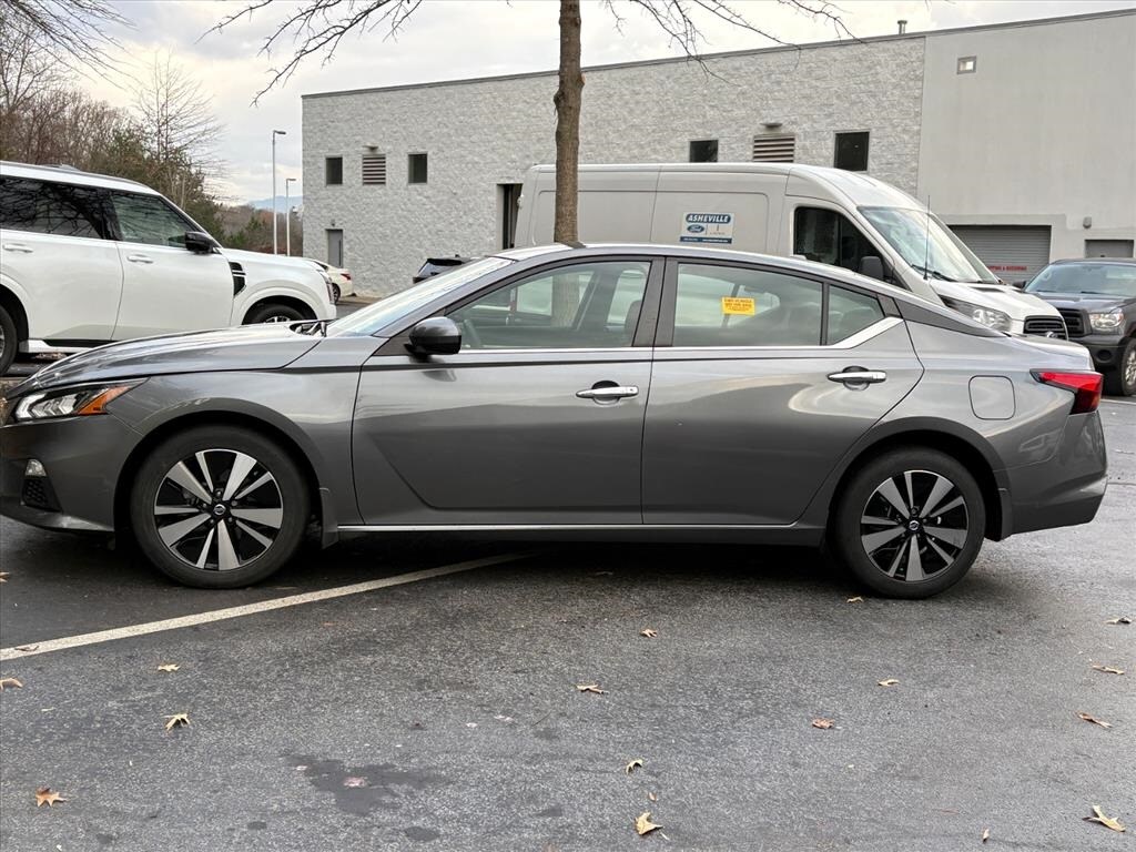 2022 Nissan Altima SV photo 3