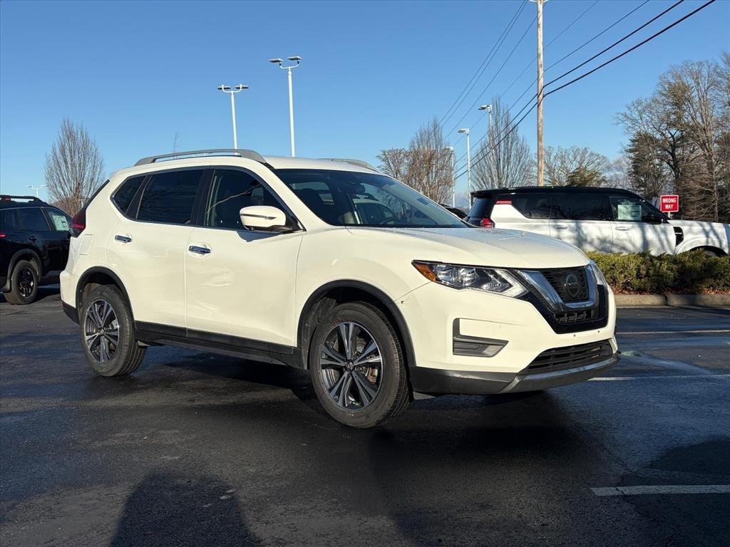 2020 Nissan Rogue SV's photo