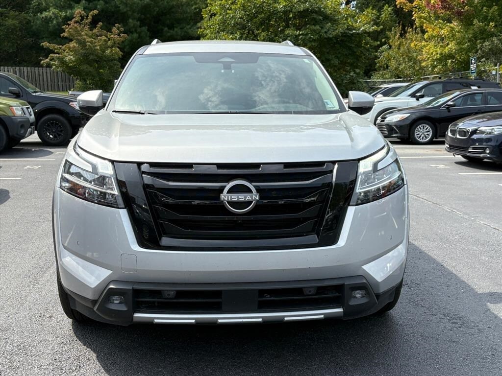 2022 Nissan Pathfinder SL photo 2