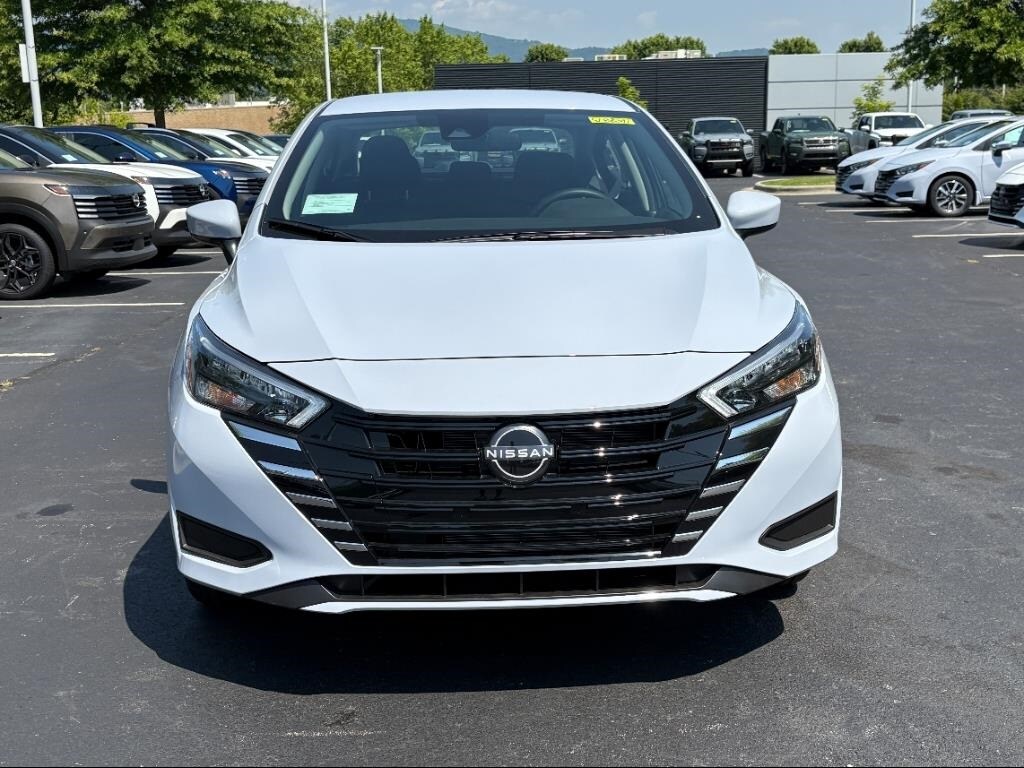 New 2025 Nissan Versa 1.6 SV Sedan